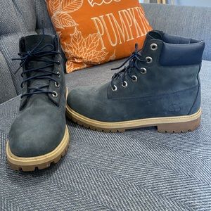 Blue timberlands, size 6.5Y